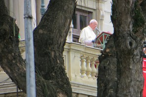 Árvores cariocas abraçam o Papa. Foto de Jorge in Brazil/Flickr