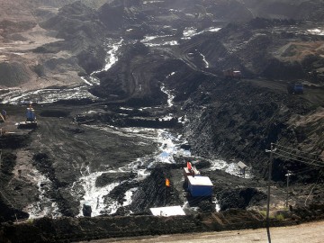Mina de carvão a céu aberto na Mongólia. Foto de Herry Lawford/Flickr
