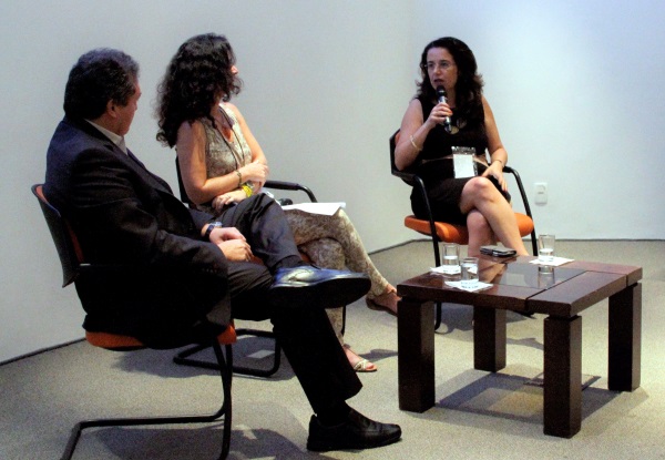 Jorge Soto, Amália Satafle e Rachel Biderman durante o segundo painel do 