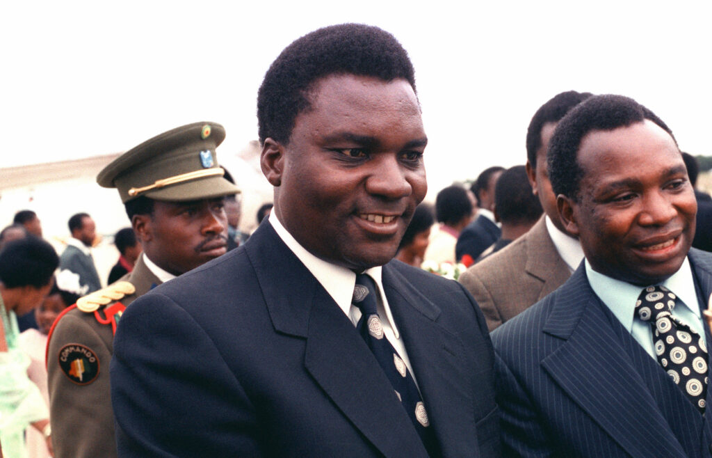 Juvénal Habyarimana, presidente de Ruanda entre 1973 e 1994. Sua morte serviu como gatilho para o genocídio de Tutsis em Ruanda (foto: U.S. Department of Defense/Domínio Público)