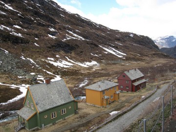 Montes de neve que geralmente se acumulavam por séculos nas encostas não expostas ao sol, na Noruega. Foto de Bernd Rostad/Flickr