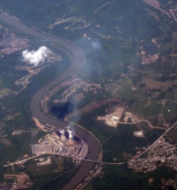 Termelétrica de Hatfield's Ferry, no estado americana de Pennsylvania, que acaba de encerrar suas operações. Foto de futureatlas.com/Flickr