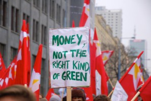 Manifestação durante a COP 19 em Varsóvia, na Polônia( Foto de 350.org /Via Flickr)