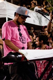 Daniel Ganjaman se apresenta em festival de rua (Imagem: Vereda Estreita/via Flickr)