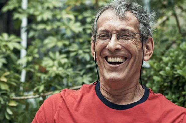 AMÂNCIO FRIAÇA-físico e astrônomo, é professor associado da USP. Suas áreas de pesquisa são cosmologia, evolução e formação de galáxias, evolução química do Universo, evolução da complexidade no Universo, astrobiologia, transdisciplinaridade e relação entre astronomia e sociedade